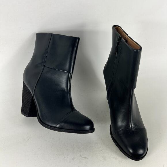 L.L. Bean Signature Ankle Boots Women's 6 Black Leather Side Zip 303152-OSCJ6 - Picture 1 of 10